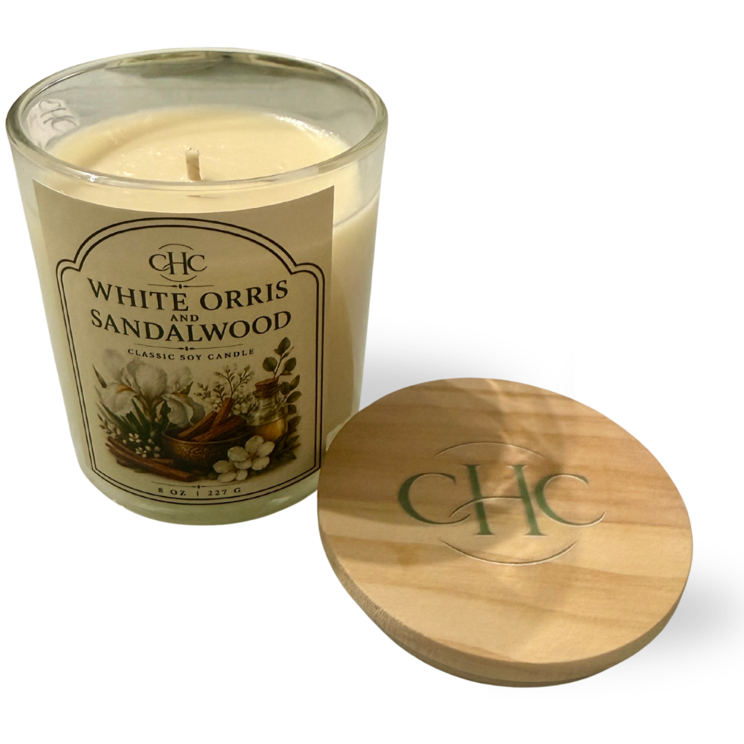 White Orris Classic Soy Candle – detail view 2