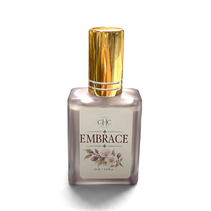 Embrace perfume spray in Cashmere Plum, 15 ml alcohol-free perfume in a glass bottle with a gold cap